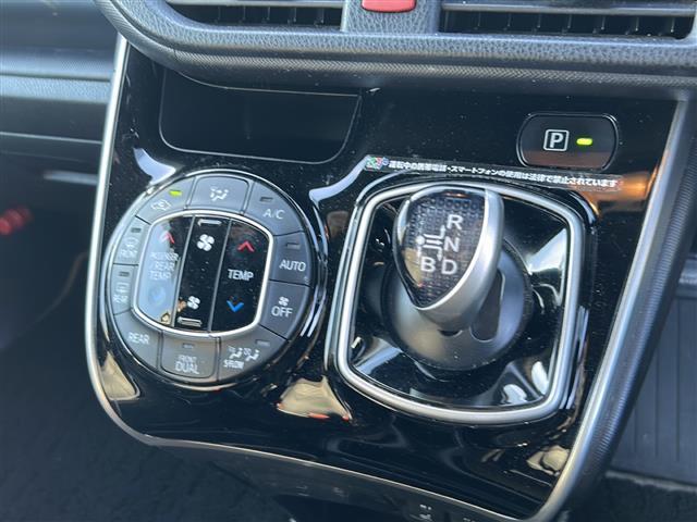 ヴォクシー ハイブリッドＺＳ　煌ＩＩ　純正ナビ　バックカメラ　クルーズコントロール　ＥＴＣ　コーナーセンサー　Ｂｌｕｅｔｏｏｔｈ　フロアマット　シートヒーター　両側パワースライドドア　純正１６インチＡＷ　オートＬＥＤヘッドライト（15枚目）