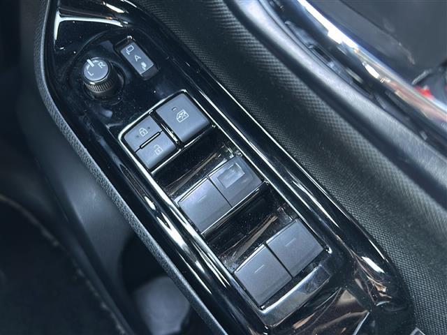 ヴォクシー ハイブリッドＺＳ　煌ＩＩ　純正ナビ　バックカメラ　クルーズコントロール　ＥＴＣ　コーナーセンサー　Ｂｌｕｅｔｏｏｔｈ　フロアマット　シートヒーター　両側パワースライドドア　純正１６インチＡＷ　オートＬＥＤヘッドライト（16枚目）