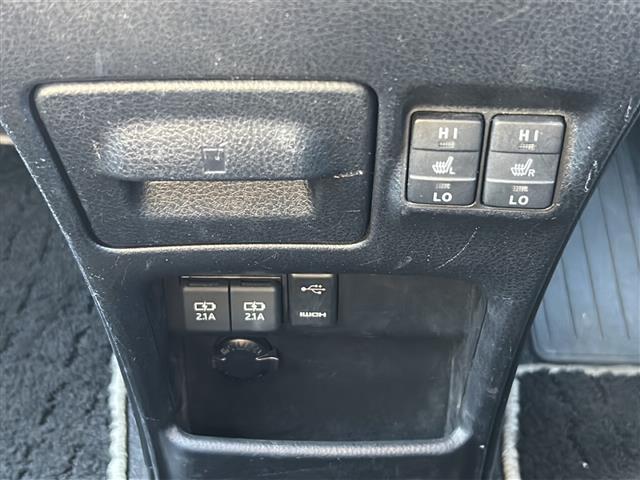 ヴォクシー ハイブリッドＺＳ　煌ＩＩ　純正ナビ　バックカメラ　クルーズコントロール　ＥＴＣ　コーナーセンサー　Ｂｌｕｅｔｏｏｔｈ　フロアマット　シートヒーター　両側パワースライドドア　純正１６インチＡＷ　オートＬＥＤヘッドライト（17枚目）