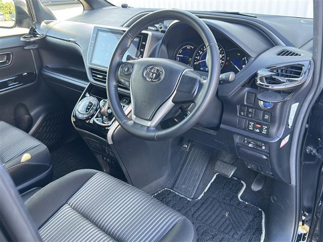 ヴォクシー ハイブリッドＺＳ　煌ＩＩ　純正ナビ　バックカメラ　クルーズコントロール　ＥＴＣ　コーナーセンサー　Ｂｌｕｅｔｏｏｔｈ　フロアマット　シートヒーター　両側パワースライドドア　純正１６インチＡＷ　オートＬＥＤヘッドライト（19枚目）