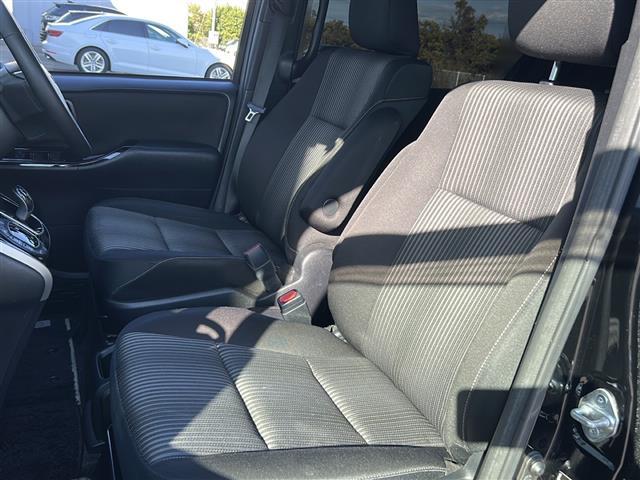 ヴォクシー ハイブリッドＺＳ　煌ＩＩ　純正ナビ　バックカメラ　クルーズコントロール　ＥＴＣ　コーナーセンサー　Ｂｌｕｅｔｏｏｔｈ　フロアマット　シートヒーター　両側パワースライドドア　純正１６インチＡＷ　オートＬＥＤヘッドライト（22枚目）