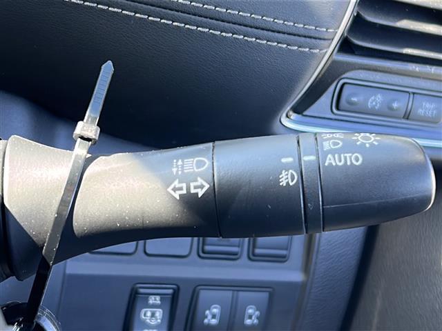 セレナ e-パワー ハイウェイスターV 純正9インチナビ 全方位 プロパイロット ドライブレコーダー 両側パワースライドドア フリップダウンモニター シートヒーター 自動パーキングアシスト 電子パーキング コーナーセンサー LED ETC(11枚目)