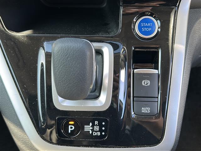 セレナ e-パワー ハイウェイスターV 純正9インチナビ 全方位 プロパイロット ドライブレコーダー 両側パワースライドドア フリップダウンモニター シートヒーター 自動パーキングアシスト 電子パーキング コーナーセンサー LED ETC(12枚目)