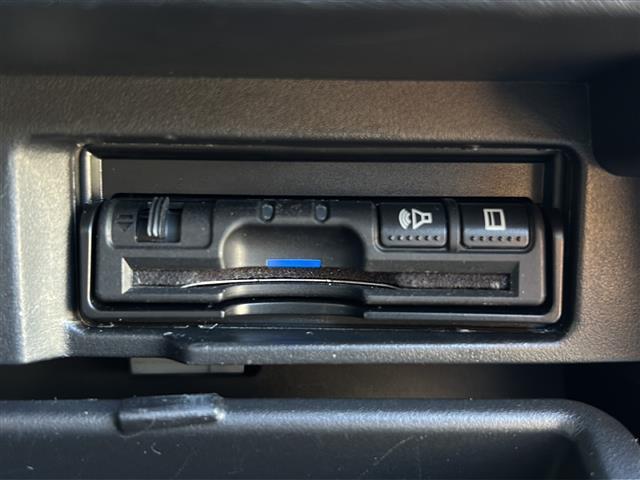 セレナ e-パワー ハイウェイスターV 純正9インチナビ 全方位 プロパイロット ドライブレコーダー 両側パワースライドドア フリップダウンモニター シートヒーター 自動パーキングアシスト 電子パーキング コーナーセンサー LED ETC(13枚目)