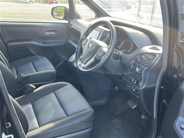 ヴォクシー ZS 純正10インチナビ 衝突軽減ブレーキ ETC バックカメラ ドライブレコーダー レーンキープアシスト 横滑り防止装置 Bluetooth アイドリングストップ スマートキー スペアキー有 フルセグTV(17枚目)