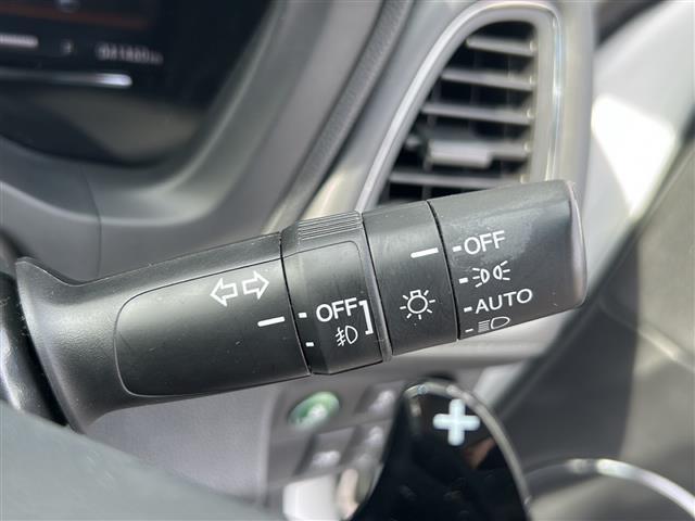 ヴェゼル ハイブリッドX・ホンダセンシング 社外ナビ 衝突軽減ブレーキ レーダークルーズコントロール ETC バックカメラ LEDヘッドライト フォグランプ フルセグTV 純正16インチAW スマートキー スペアキー1本(10枚目)