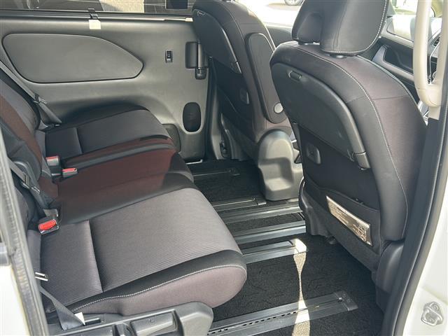 セレナ フリップダウンモニター/純正ナビ/両側パワースライドドア/ETC/ワンオーナー/クルーズコントロール/バックカメラ/衝突軽減システム/オートライト/LED/レーンキープアシスト/ウォークスルー/USB(24枚目)