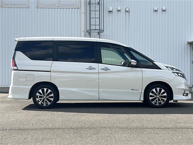 セレナ フリップダウンモニター/純正ナビ/両側パワースライドドア/ETC/ワンオーナー/クルーズコントロール/バックカメラ/衝突軽減システム/オートライト/LED/レーンキープアシスト/ウォークスルー/USB(39枚目)