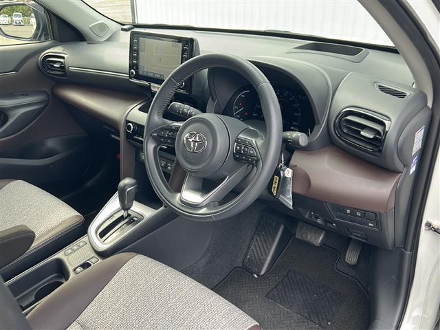 ヤリスクロス ハイブリッドZ 純正ナビ 全方位 クルーズコントロール パワーシート HUB BSM ETC ハーフレザー シートヒーター バックカメラ フォグランプ 純正18インチAW フロアマット LED オートライト(18枚目)