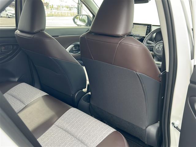 ヤリスクロス ハイブリッドZ 純正ナビ 全方位 クルーズコントロール パワーシート HUB BSM ETC ハーフレザー シートヒーター バックカメラ フォグランプ 純正18インチAW フロアマット LED オートライト(22枚目)