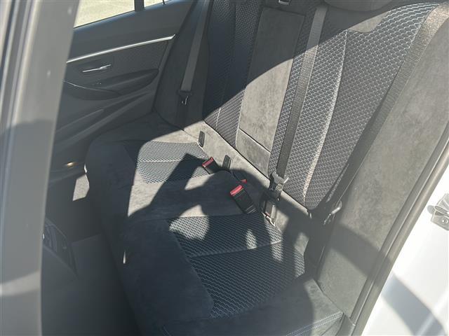 3シリーズ 320i Mスポーツ クルーズコントロール ドライブレコーダー バックカメラ クリアランスソナー ETC BSM LED 純正18インチAW シートヒーター パワーシート シートメモリー 保証書 取扱説明書(29枚目)