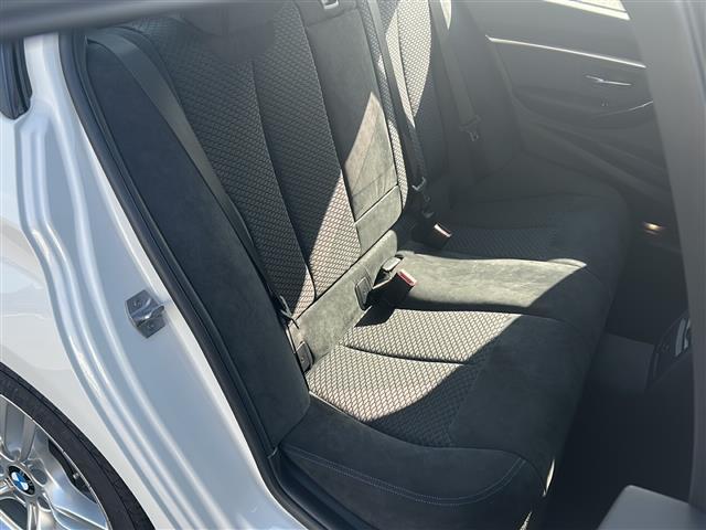 3シリーズ 320i Mスポーツ クルーズコントロール ドライブレコーダー バックカメラ クリアランスソナー ETC BSM LED 純正18インチAW シートヒーター パワーシート シートメモリー 保証書 取扱説明書(31枚目)