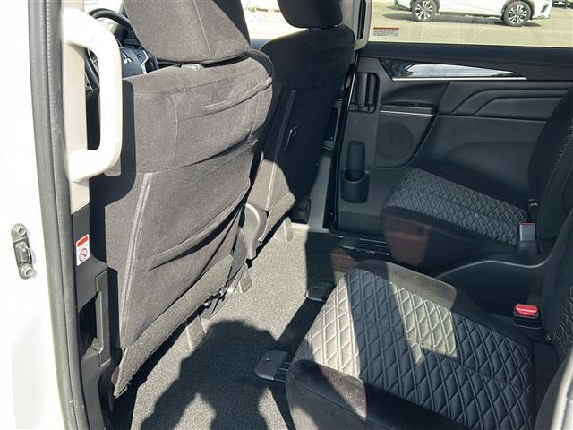 デリカD:5 アーバンギア G パワーパッケージ 純正ナビ 衝突軽減ブレーキ アラウンドビューモニター レーダークルーズコントロール 両側パワースライドドア シートヒーター LEDヘッドライト ETC 電動リアゲート パドルシフト 3列シート USB(22枚目)