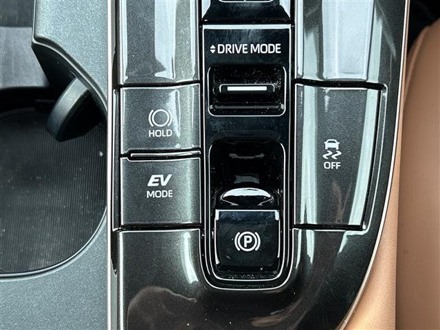 クラウンスポーツ Ｚ　純正ナビ　全方位カメラ　パワーバックドア　パワーシート　メモリーシート　モデリスタエアロ　純正２１インチＡＷ　４ＷＤ　ＥＴＣ　ＬＥＤ　ＢＳＭ　フォグランプ　ベンチレーション　クルーズコントロール（13枚目）