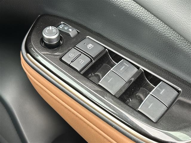 クラウンスポーツ Ｚ　純正ナビ　全方位カメラ　パワーバックドア　パワーシート　メモリーシート　モデリスタエアロ　純正２１インチＡＷ　４ＷＤ　ＥＴＣ　ＬＥＤ　ＢＳＭ　フォグランプ　ベンチレーション　クルーズコントロール（17枚目）