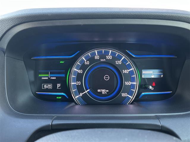 オデッセイハイブリッド ハイブリッド　全方位カメラ／純正ナビ／両側パワースライドドア／ブラインドスポットモニター／ハーフレザー／パワーシート／衝突軽減システム／ドライブレコーダー／クルーズコントロール／シートヒーター／オットマン／ＬＥＤ（6枚目）