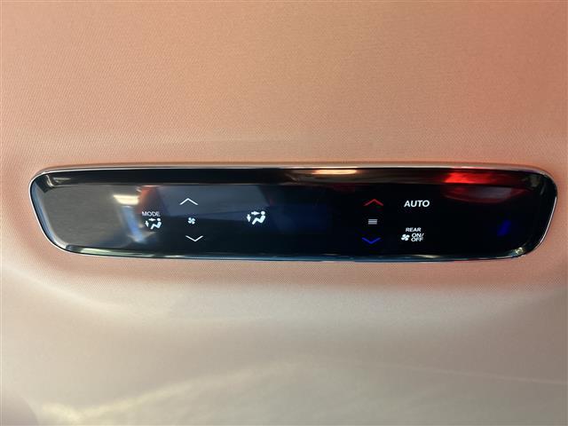 オデッセイハイブリッド ハイブリッド　全方位カメラ／純正ナビ／両側パワースライドドア／ブラインドスポットモニター／ハーフレザー／パワーシート／衝突軽減システム／ドライブレコーダー／クルーズコントロール／シートヒーター／オットマン／ＬＥＤ（11枚目）