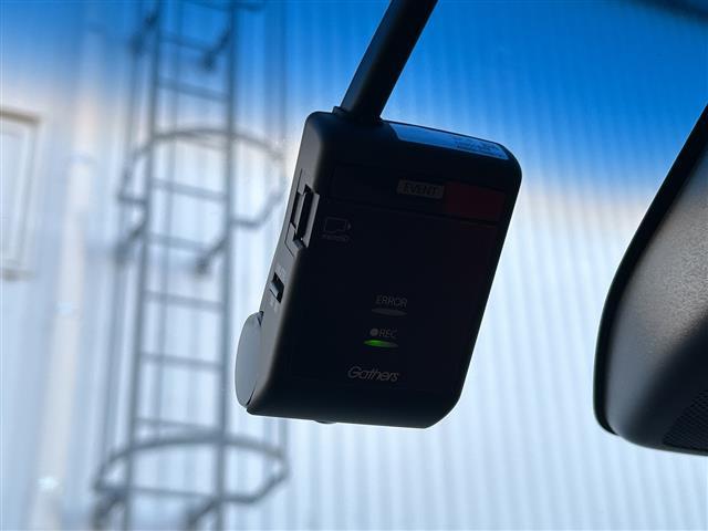 オデッセイハイブリッド ハイブリッド　全方位カメラ／純正ナビ／両側パワースライドドア／ブラインドスポットモニター／ハーフレザー／パワーシート／衝突軽減システム／ドライブレコーダー／クルーズコントロール／シートヒーター／オットマン／ＬＥＤ（16枚目）