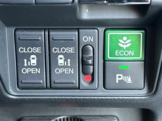 オデッセイハイブリッド ハイブリッド　全方位カメラ／純正ナビ／両側パワースライドドア／ブラインドスポットモニター／ハーフレザー／パワーシート／衝突軽減システム／ドライブレコーダー／クルーズコントロール／シートヒーター／オットマン／ＬＥＤ（18枚目）