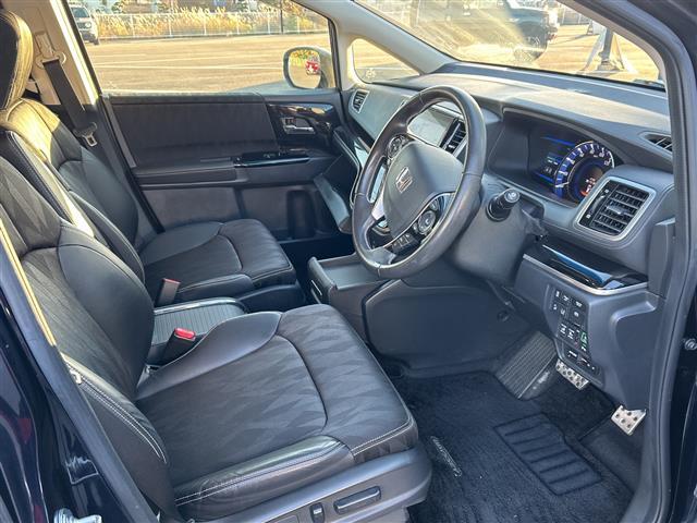 オデッセイハイブリッド ハイブリッド　全方位カメラ／純正ナビ／両側パワースライドドア／ブラインドスポットモニター／ハーフレザー／パワーシート／衝突軽減システム／ドライブレコーダー／クルーズコントロール／シートヒーター／オットマン／ＬＥＤ（19枚目）