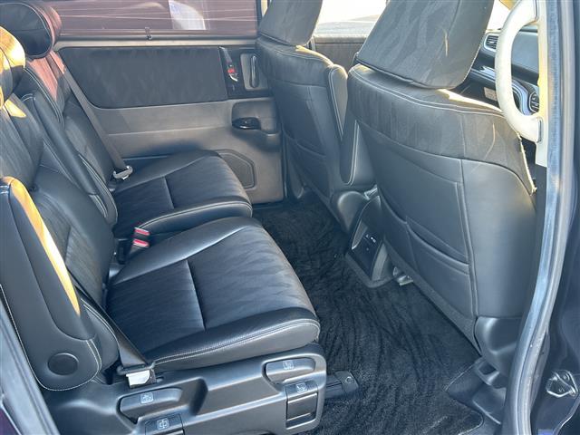 オデッセイハイブリッド ハイブリッド　全方位カメラ／純正ナビ／両側パワースライドドア／ブラインドスポットモニター／ハーフレザー／パワーシート／衝突軽減システム／ドライブレコーダー／クルーズコントロール／シートヒーター／オットマン／ＬＥＤ（23枚目）