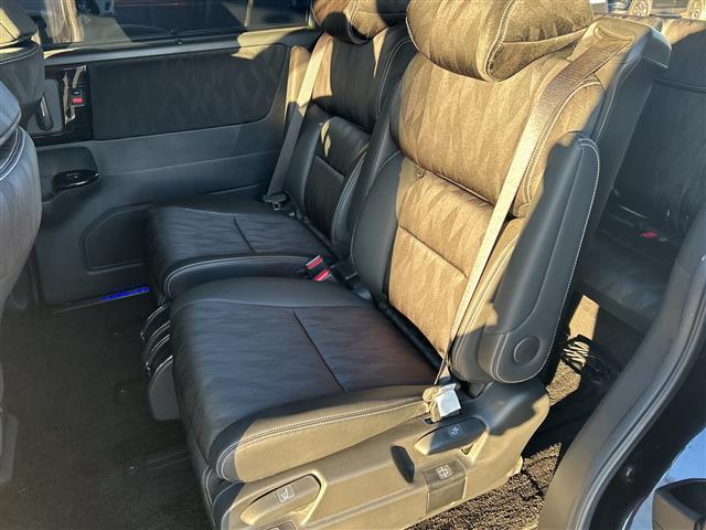 オデッセイハイブリッド ハイブリッド　全方位カメラ／純正ナビ／両側パワースライドドア／ブラインドスポットモニター／ハーフレザー／パワーシート／衝突軽減システム／ドライブレコーダー／クルーズコントロール／シートヒーター／オットマン／ＬＥＤ（26枚目）