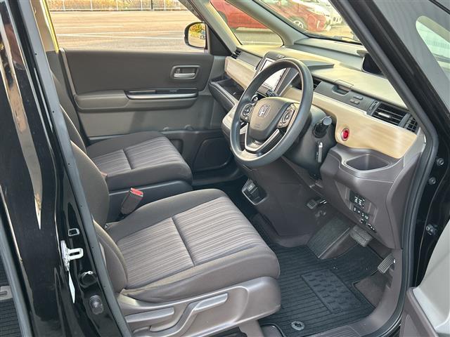 フリード Ｇ・ホンダセンシング　純正Ｇａｔｈｅｒｓナビ　衝突軽減ブレーキ　レーダークルーズコントロール　ＬＥＤヘッドライト　ＥＴＣ　バックカメラ　スマートキー　両側パワースライドドア　純正フロアマット　レーンキープアシスト　フルセグ（18枚目）