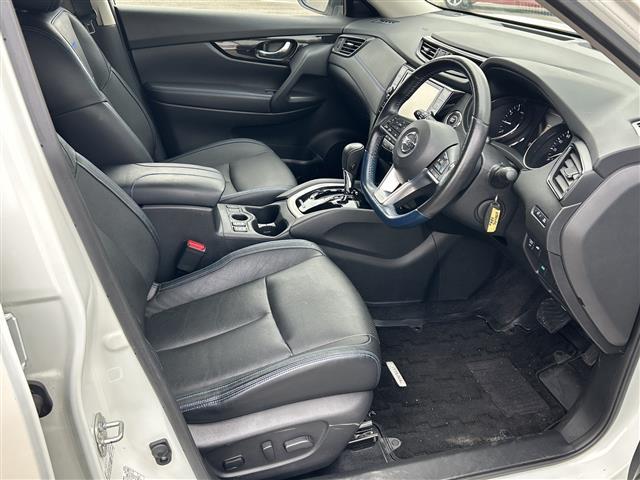 エクストレイル オーテック　ハイブリッド　ｉパッケージ　純正ワイドナビ　衝突軽減ブレーキ　パワーシート　ＬＥＤヘッドライト　レーダークルーズコントロール　アラウンドビューモニター　シートヒーター　電動リアゲート　ＥＴＣ　ドライブレコーダー　コーナーセンサー（19枚目）