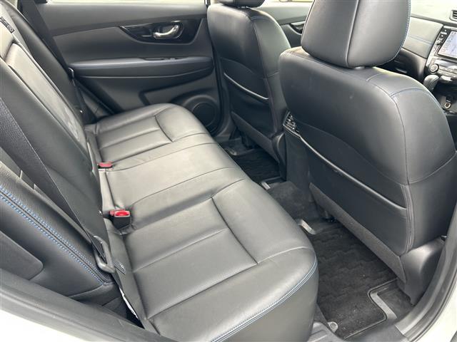 エクストレイル オーテック　ハイブリッド　ｉパッケージ　純正ワイドナビ　衝突軽減ブレーキ　パワーシート　ＬＥＤヘッドライト　レーダークルーズコントロール　アラウンドビューモニター　シートヒーター　電動リアゲート　ＥＴＣ　ドライブレコーダー　コーナーセンサー（21枚目）