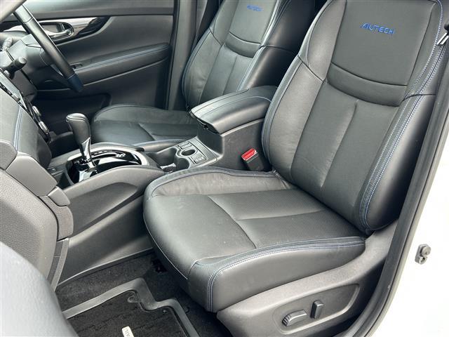 エクストレイル オーテック　ハイブリッド　ｉパッケージ　純正ワイドナビ　衝突軽減ブレーキ　パワーシート　ＬＥＤヘッドライト　レーダークルーズコントロール　アラウンドビューモニター　シートヒーター　電動リアゲート　ＥＴＣ　ドライブレコーダー　コーナーセンサー（24枚目）