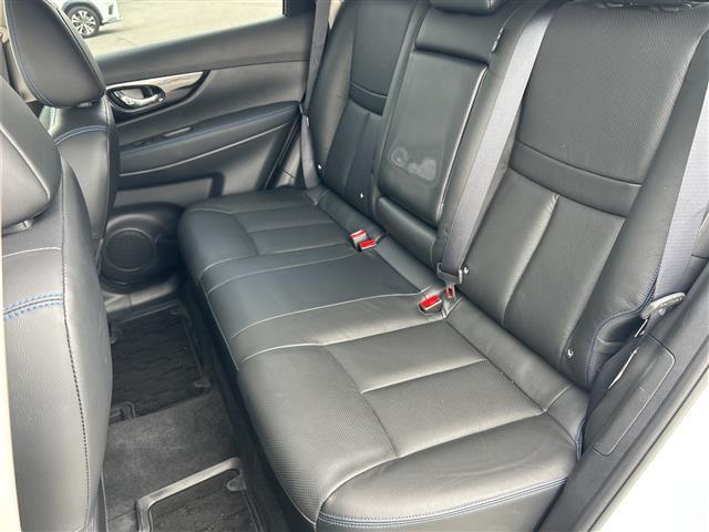 エクストレイル オーテック　ハイブリッド　ｉパッケージ　純正ワイドナビ　衝突軽減ブレーキ　パワーシート　ＬＥＤヘッドライト　レーダークルーズコントロール　アラウンドビューモニター　シートヒーター　電動リアゲート　ＥＴＣ　ドライブレコーダー　コーナーセンサー（25枚目）