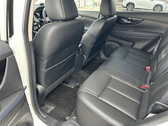 エクストレイル オーテック　ハイブリッド　ｉパッケージ　純正ワイドナビ　衝突軽減ブレーキ　パワーシート　ＬＥＤヘッドライト　レーダークルーズコントロール　アラウンドビューモニター　シートヒーター　電動リアゲート　ＥＴＣ　ドライブレコーダー　コーナーセンサー（26枚目）