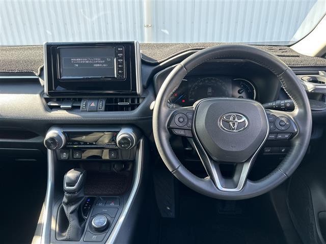 ＲＡＶ４ ハイブリッドＧ　純正ナビ　デジタルインナー　衝突軽減ブレーキ　レーダークルーズコントロール　ＬＥＤヘッドライト　電動リアゲート　パワーシート　シートヒーター　ルーフレール　コーナーセンサー　ＥＴＣ　純正１インチＡＷ（2枚目）