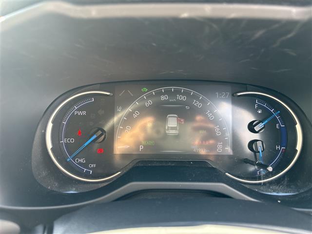 ＲＡＶ４ ハイブリッドＧ　純正ナビ　デジタルインナー　衝突軽減ブレーキ　レーダークルーズコントロール　ＬＥＤヘッドライト　電動リアゲート　パワーシート　シートヒーター　ルーフレール　コーナーセンサー　ＥＴＣ　純正１インチＡＷ（6枚目）