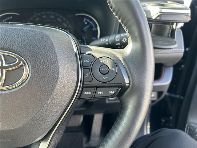 ＲＡＶ４ ハイブリッドＧ　純正ナビ　デジタルインナー　衝突軽減ブレーキ　レーダークルーズコントロール　ＬＥＤヘッドライト　電動リアゲート　パワーシート　シートヒーター　ルーフレール　コーナーセンサー　ＥＴＣ　純正１インチＡＷ（8枚目）