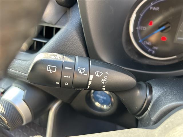 ＲＡＶ４ ハイブリッドＧ　純正ナビ　デジタルインナー　衝突軽減ブレーキ　レーダークルーズコントロール　ＬＥＤヘッドライト　電動リアゲート　パワーシート　シートヒーター　ルーフレール　コーナーセンサー　ＥＴＣ　純正１インチＡＷ（9枚目）