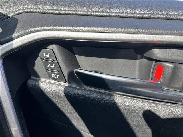 ＲＡＶ４ ハイブリッドＧ　純正ナビ　デジタルインナー　衝突軽減ブレーキ　レーダークルーズコントロール　ＬＥＤヘッドライト　電動リアゲート　パワーシート　シートヒーター　ルーフレール　コーナーセンサー　ＥＴＣ　純正１インチＡＷ（14枚目）