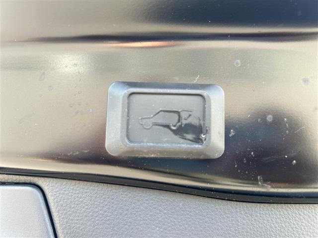 ＲＡＶ４ ハイブリッドＧ　純正ナビ　デジタルインナー　衝突軽減ブレーキ　レーダークルーズコントロール　ＬＥＤヘッドライト　電動リアゲート　パワーシート　シートヒーター　ルーフレール　コーナーセンサー　ＥＴＣ　純正１インチＡＷ（18枚目）