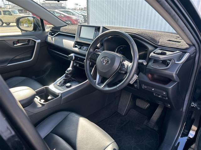 ＲＡＶ４ ハイブリッドＧ　純正ナビ　デジタルインナー　衝突軽減ブレーキ　レーダークルーズコントロール　ＬＥＤヘッドライト　電動リアゲート　パワーシート　シートヒーター　ルーフレール　コーナーセンサー　ＥＴＣ　純正１インチＡＷ（19枚目）