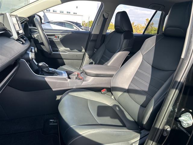 ＲＡＶ４ ハイブリッドＧ　純正ナビ　デジタルインナー　衝突軽減ブレーキ　レーダークルーズコントロール　ＬＥＤヘッドライト　電動リアゲート　パワーシート　シートヒーター　ルーフレール　コーナーセンサー　ＥＴＣ　純正１インチＡＷ（22枚目）