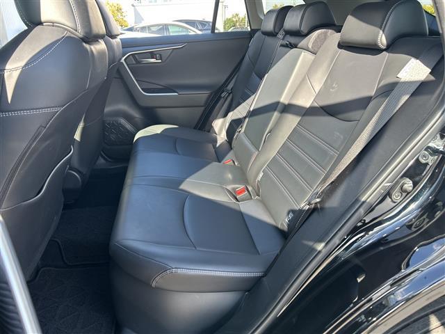 ＲＡＶ４ ハイブリッドＧ　純正ナビ　デジタルインナー　衝突軽減ブレーキ　レーダークルーズコントロール　ＬＥＤヘッドライト　電動リアゲート　パワーシート　シートヒーター　ルーフレール　コーナーセンサー　ＥＴＣ　純正１インチＡＷ（26枚目）