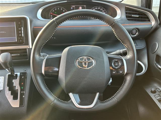 シエンタ Ｇ　クエロ　純正ナビ　衝突軽減ブレーキ　両側パワースライドドア　ＬＥＤヘッドライト　コーナーセンサー　バックカメラ　ＥＴＣ　スマートキー　フルセグＴＶ　横滑り防止装置　レーンキープアシスト　エアバッグＷ＋サイド（2枚目）