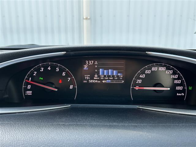 シエンタ Ｇ　クエロ　純正ナビ　衝突軽減ブレーキ　両側パワースライドドア　ＬＥＤヘッドライト　コーナーセンサー　バックカメラ　ＥＴＣ　スマートキー　フルセグＴＶ　横滑り防止装置　レーンキープアシスト　エアバッグＷ＋サイド（4枚目）