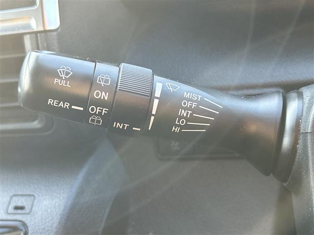 シエンタ Ｇ　クエロ　純正ナビ　衝突軽減ブレーキ　両側パワースライドドア　ＬＥＤヘッドライト　コーナーセンサー　バックカメラ　ＥＴＣ　スマートキー　フルセグＴＶ　横滑り防止装置　レーンキープアシスト　エアバッグＷ＋サイド（7枚目）