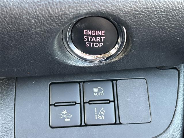 シエンタ Ｇ　クエロ　純正ナビ　衝突軽減ブレーキ　両側パワースライドドア　ＬＥＤヘッドライト　コーナーセンサー　バックカメラ　ＥＴＣ　スマートキー　フルセグＴＶ　横滑り防止装置　レーンキープアシスト　エアバッグＷ＋サイド（9枚目）