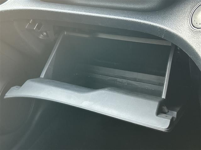 シエンタ Ｇ　クエロ　純正ナビ　衝突軽減ブレーキ　両側パワースライドドア　ＬＥＤヘッドライト　コーナーセンサー　バックカメラ　ＥＴＣ　スマートキー　フルセグＴＶ　横滑り防止装置　レーンキープアシスト　エアバッグＷ＋サイド（16枚目）