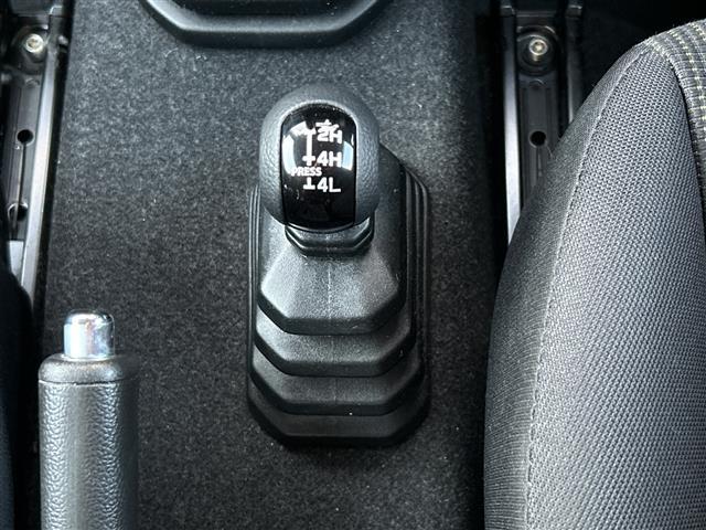 ジムニー XC 純正8インチナビ 衝突軽減ブレーキ LEDライト オートマチックハイビーム ETC 5速MT 4WD クルーズコントロール 純正16インチAW スマートキー スペアキー有 シートヒーター フルセグTV(10枚目)