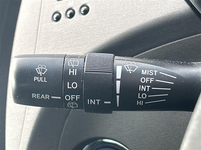 プリウス Ｓ　純正ナビ　フルセグ　スマートキー　ドライブレコーダー　フロアマット　Ｂｌｕｅｔｏｏｔｈ　オートライト　プッシュスタート　カーテンエアバック　スペアキー　保証書　取扱説明書（8枚目）