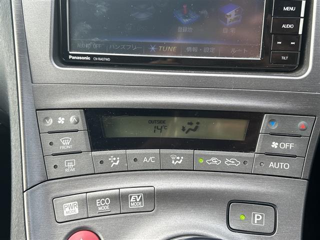 プリウス Ｓ　純正ナビ　フルセグ　スマートキー　ドライブレコーダー　フロアマット　Ｂｌｕｅｔｏｏｔｈ　オートライト　プッシュスタート　カーテンエアバック　スペアキー　保証書　取扱説明書（12枚目）
