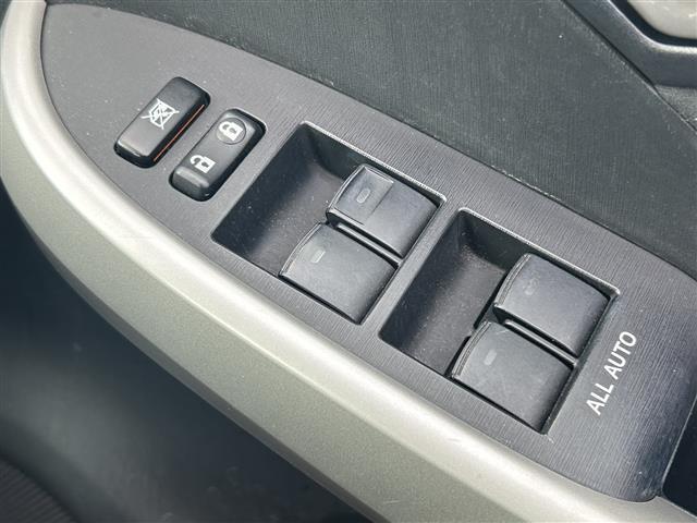 プリウス Ｓ　純正ナビ　フルセグ　スマートキー　ドライブレコーダー　フロアマット　Ｂｌｕｅｔｏｏｔｈ　オートライト　プッシュスタート　カーテンエアバック　スペアキー　保証書　取扱説明書（14枚目）